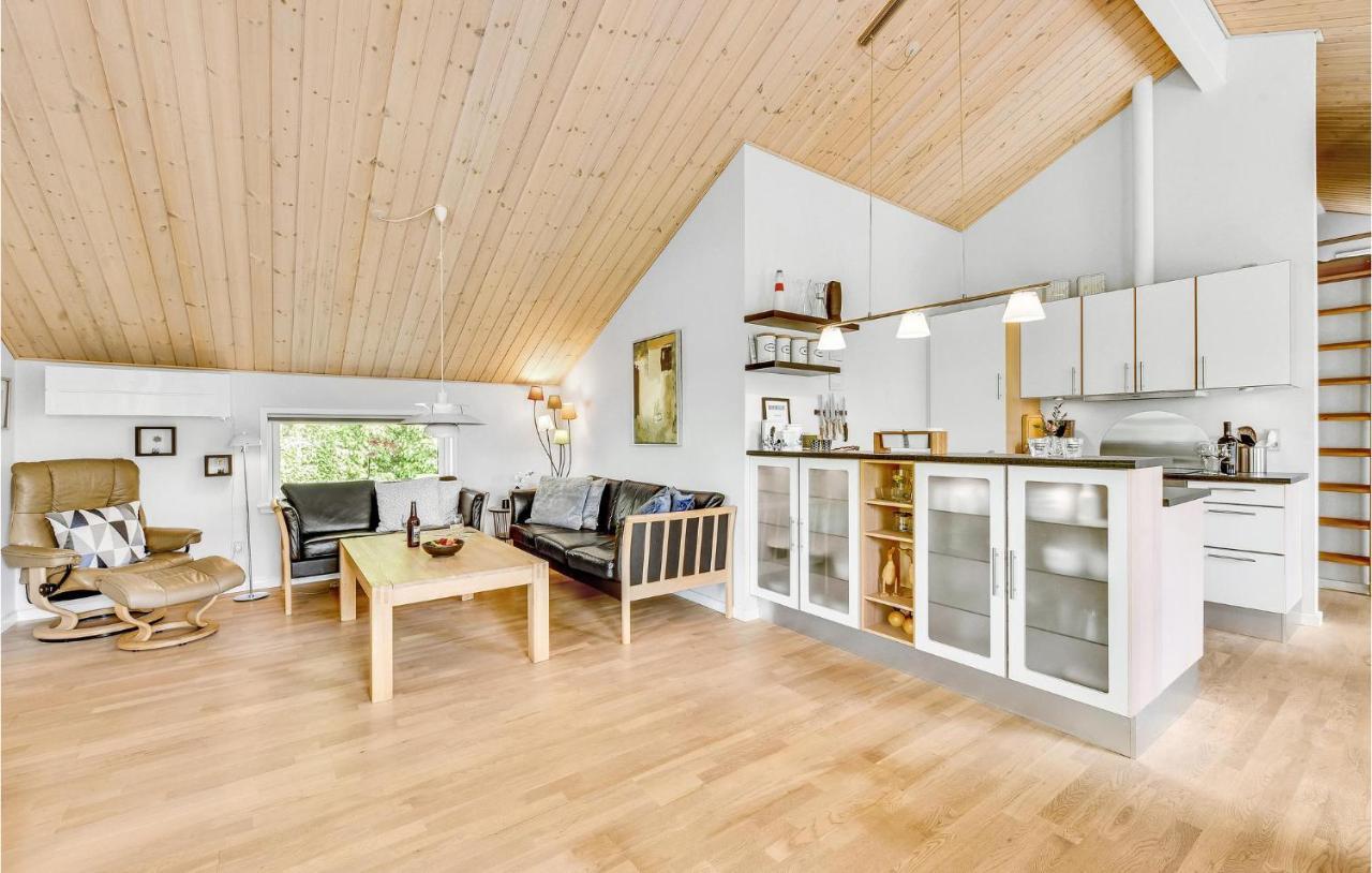 Cozy Home In Tarm With Kitchen Eksteriør billede