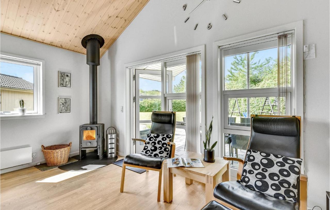 Cozy Home In Tarm With Kitchen Eksteriør billede