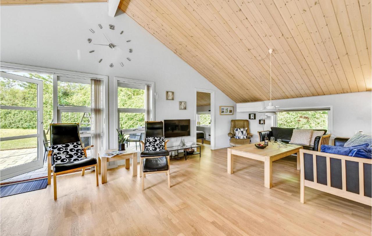 Cozy Home In Tarm With Kitchen Eksteriør billede