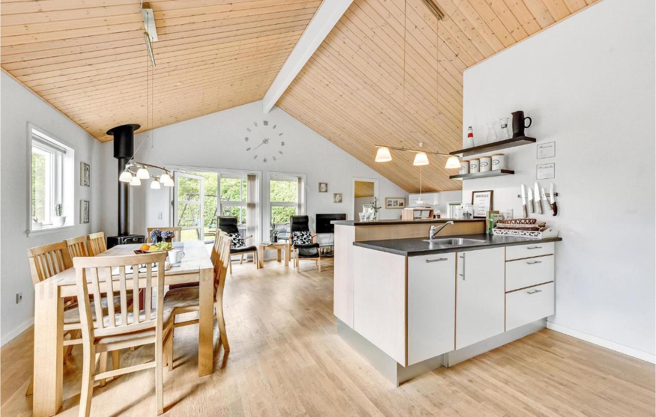 Cozy Home In Tarm With Kitchen Eksteriør billede