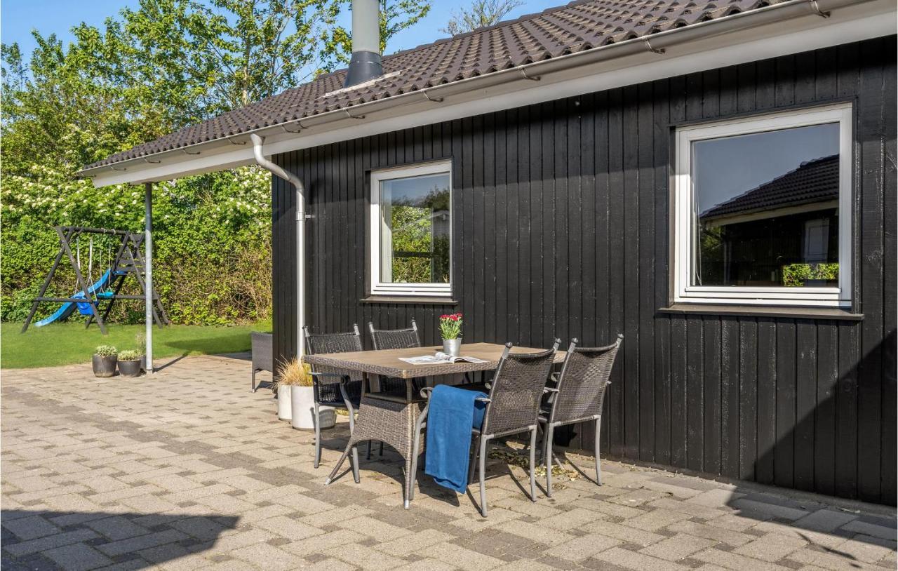 Cozy Home In Tarm With Kitchen Eksteriør billede