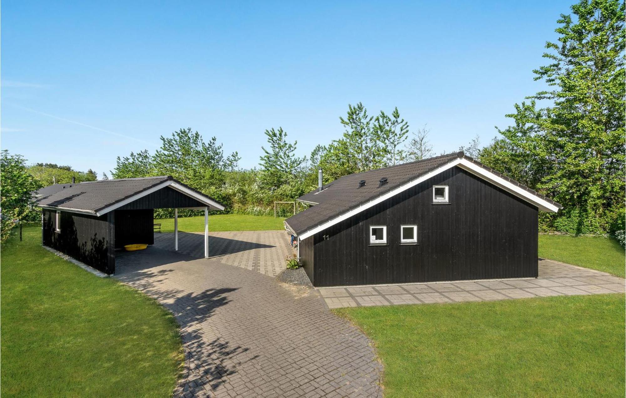 Cozy Home In Tarm With Kitchen Eksteriør billede