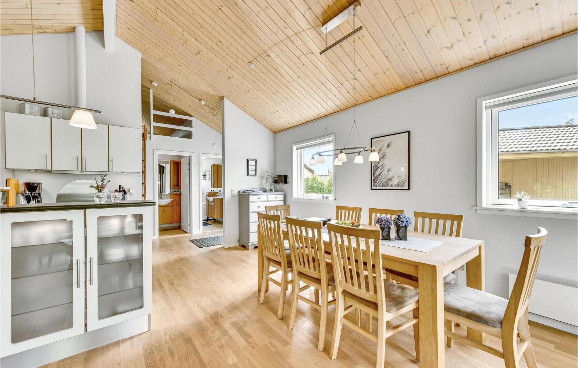 Cozy Home In Tarm With Kitchen Eksteriør billede