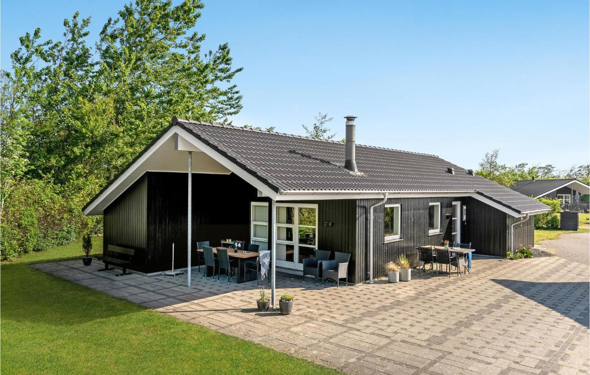 Cozy Home In Tarm With Kitchen Eksteriør billede